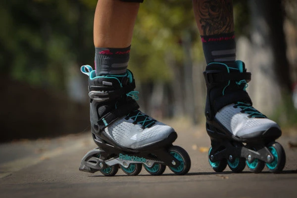 Rollerblade Zetrablade Elite Womens Skates - Black/Powder Blue 4 Rollerblade Zetrablade Elite Womens Skates - Black/Powder Blue - Image 4